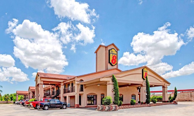 Mont Belvieu Hotel | Super 8 by Wyndham Mont Belvieu - Baytown East