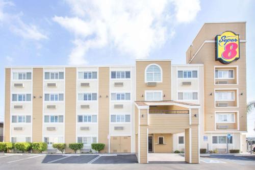 Lincoln Acres Hotel | Super 8 by Wyndham National City Chula Vista