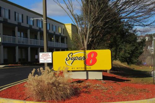 New Cumberland Hotel | Super 8 by Wyndham New Cumberland