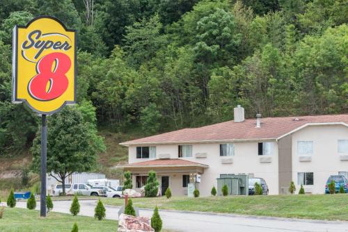 Plum Hotel | Super 8 by Wyndham Pittsburgh/Monroeville