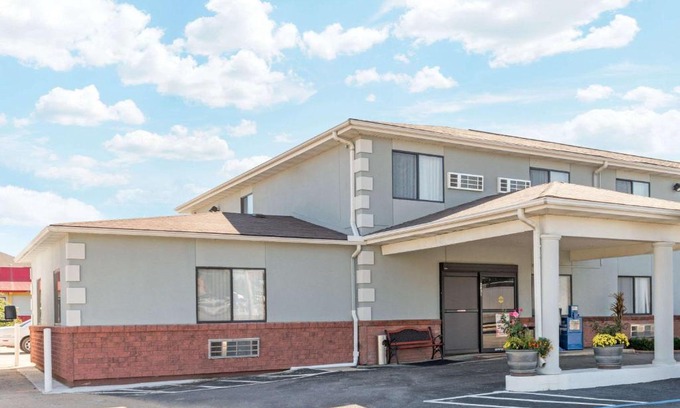 Poplar Bluff Hotel | Super 8 by Wyndham Poplar Bluff Missouri