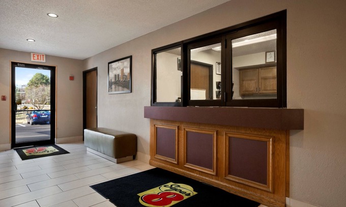 Mosby Hotel | Super 8 by Wyndham Richmond/Chamberlayne Rd