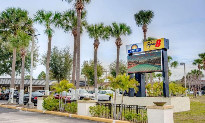 St. Petersburg - Clearwater Hotel | Super 8 by Wyndham St. Petersburg
