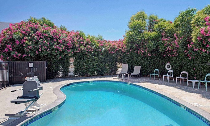 Parkway-South Sacramento Hotel | Super 8 by Wyndham Sacramento/Florin Rd