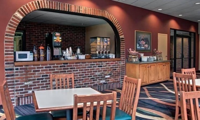 State College Hotel | Super 8 by Wyndham State College