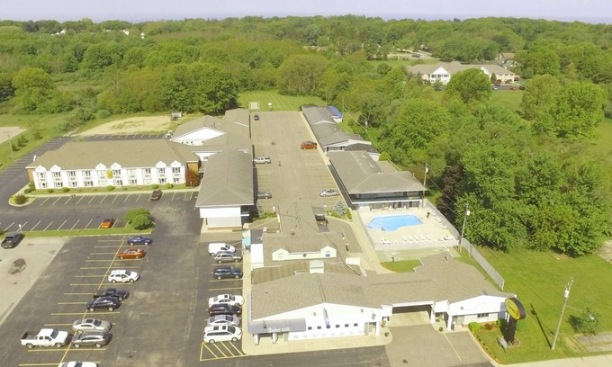 Stevensville Hotel | Super 8 by Wyndham Stevensville/St. Joseph
