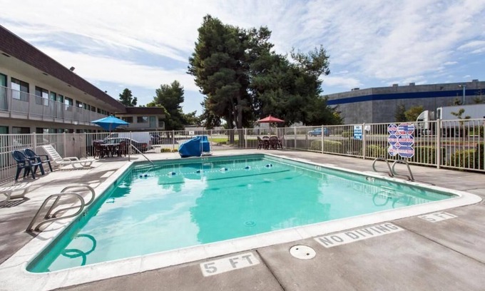 Turlock Hotel | Super 8 by Wyndham Turlock