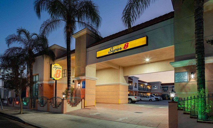 North Hollywood Hotel | Super 8 by Wyndham North Hollywood