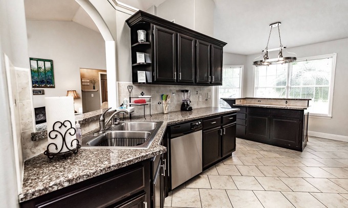 Lake City House | Super clean, quiet. Close to world famous springs. Game Room!
