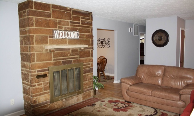 Speedway House | Super Comfortable Home in the Heart of Speedway!