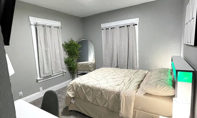 Olde Towne East House | Super Cozy, Chic & stylish spacious 3 bdr 2 story townhome