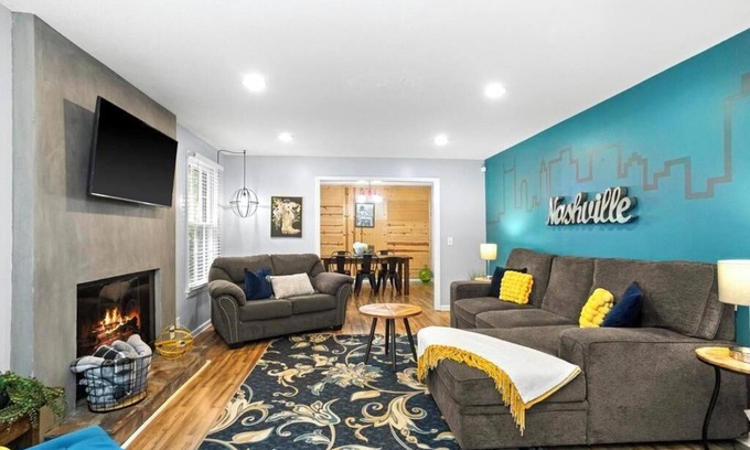 Nashville House | Super Cute 3BR/2BA, 6 Beds, Porch Bar & Hot Tub!