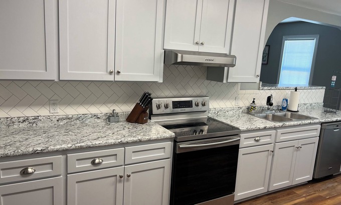 Thomasville House | Super Cute Cozy Cottage Close to Downtown Thomasville
