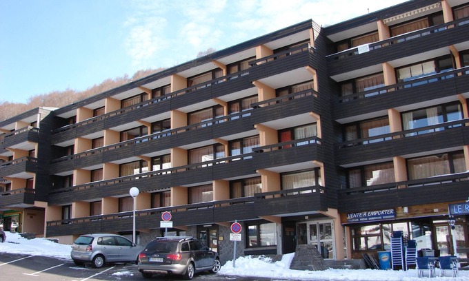 Besse-et-Saint-Anastaise Apartment | Super-Besse Centre Station - STUDIO 4/5 People- at the foot of the slopes.