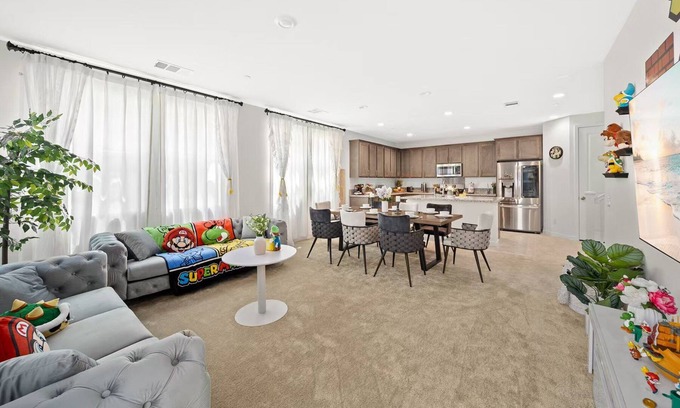 Ontario Villa | Super Mario/5BD/3BA/7BEDS/3TVS/Near Airpot/Clean