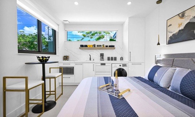 Seybold Apartment | Super Modern Studio Apartment in Design District