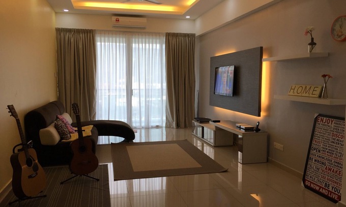 George Town Apartment | Super Spacious Condo with 2 Carpark