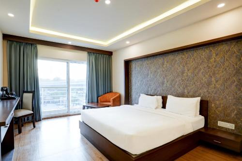 Whitefield Hotel | Super Townhouse Oak Mahadevapura Opposite Phoenix Mall Formerly Grand Wilton Inn