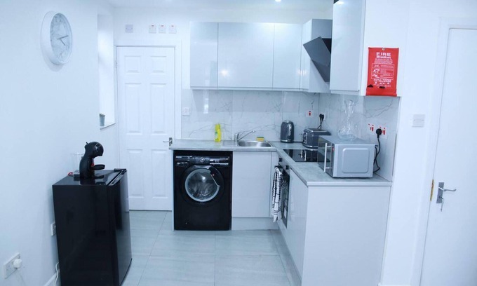 Roxbourne Apartment | Superb 1-bed Apartment in Harrow