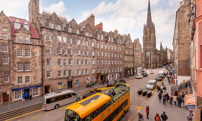Old Town Apartment | Superb 1 bedroom + sofabed on the famous Royal Mile, 150 metres to Edinburgh Castle