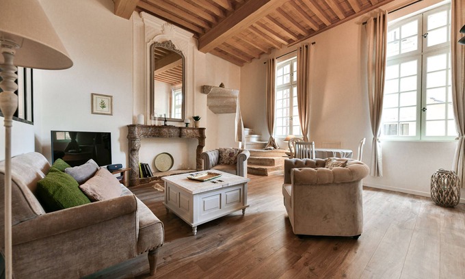 Uzes Apartment | SUPERB 18TH APARTMENT FACING THE DUCHE D'UZES