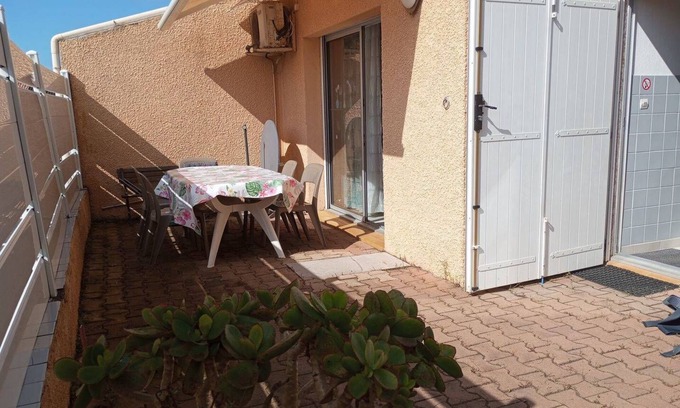 Le Grau-dʼAgde Apartment | Superb 2 bed holiday home - 10mn walk from beaches/Grau d'Agde