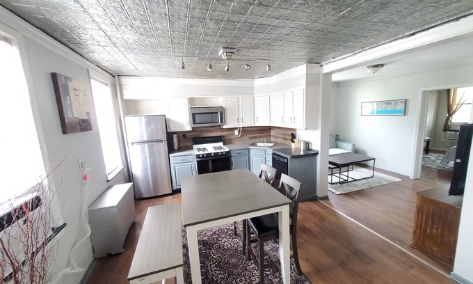 Williamsburg Apartment | SUPERB-2BR*1min to Train*5mns to Manh*15ms Mdtwn!.