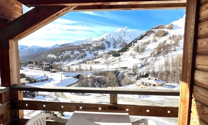 Allos Apartment | Superb apartment for 7 people PMR with sauna pool close to the slopes and shops!