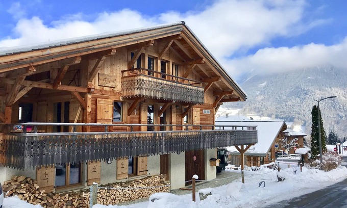 Saint-Jean-dʼAulps Ski Chalet | Superb chalet: 50m to ski lift. 6 large bedrooms, sleeps 12, sauna & steam rooms