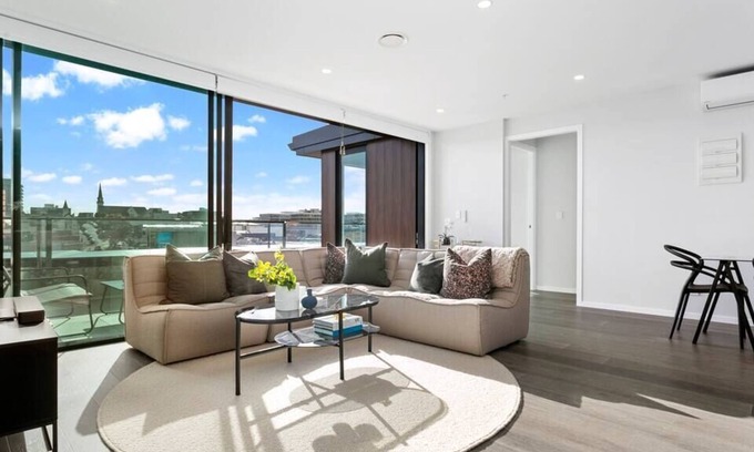 Mount Eden Apartment | Superb city fringe penthouse