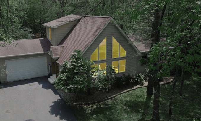 Albrightsville House | Superb Family Friendly Home ~ Stocked for FUN!