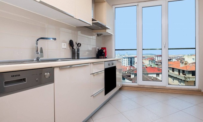 Uskudar Apartment | Superb Flat Near SAW Airport, 7 min to Neomarin