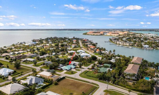 Fort Pierce House | Superb Location, Heated Pool- Only 2.5 blocks walk to Beach
