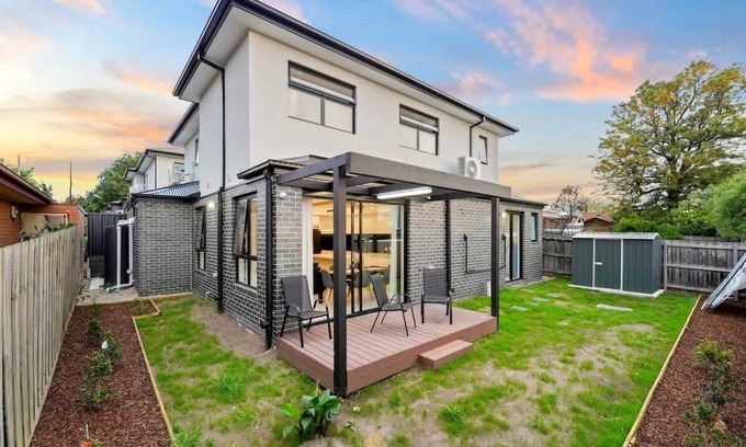 Burwood House | Superb Newly Built Family 4BR Townhouse in Burwood