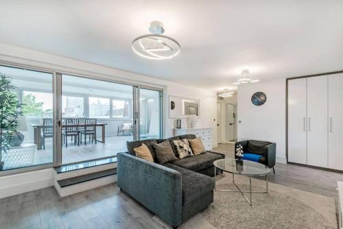 Kensington Apartment | Superb penthouse with 2 bathrooms and roof terrace