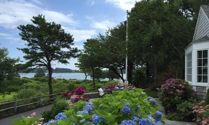 North Chatham House | Superb, Upscale Waterfront in North Chatham: 078-C