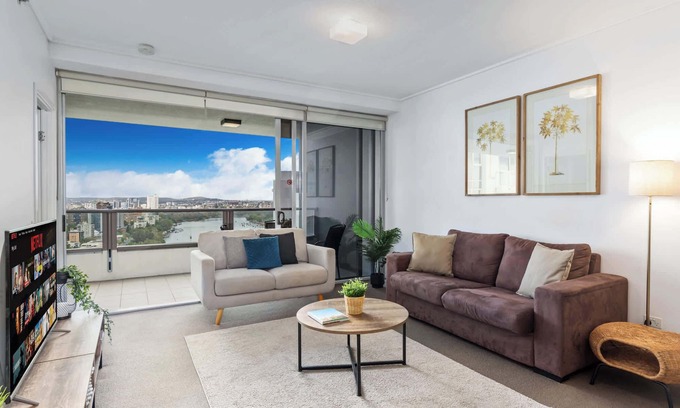 Brisbane Central Business District Apartment | Superb Views|Spacious High Floor Family Apartment