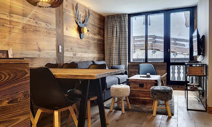 Val-d'Isere Apartment | Superbe 2 Pièces + Cabine Rénové, Pied des Pistes, Val d'Isère, 6 Pers., Parking, Balcon Sud - FR-1-518-42