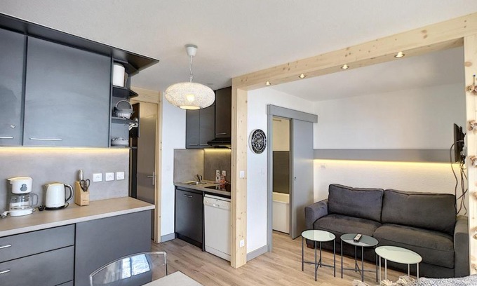 Les Bruyeres Apartment | Superbe 2 pièces rénové pour 5 pers, ski aux pieds, à Les Menuires - Wifi inclus - FR-1-178-2