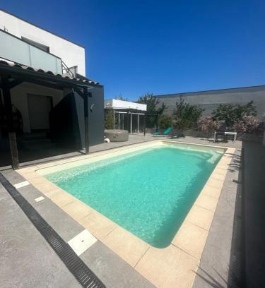 Villeneuve-les-Beziers Apartment | Superbe appartement dans villa avec piscine