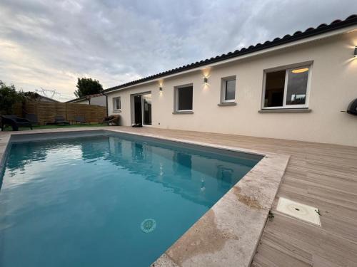 Ambares-et-Lagrave Villa | Superbe villa familiale avec piscine et spa