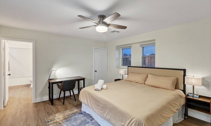Silverado Ranch House | Superhost 5 star 3 Bedroom 2.5 Bathroom Townhouse