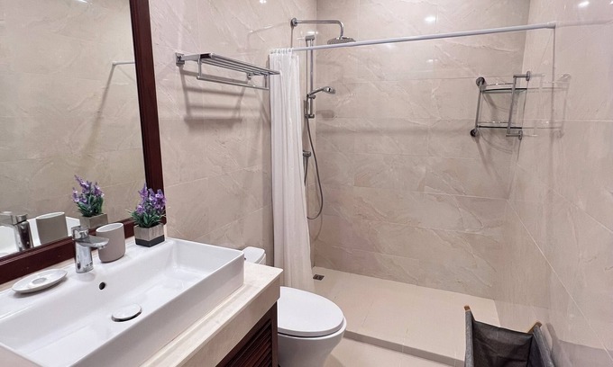 Karon Apartment | Superior 3 Bedroom Apartment 300m to the Sea