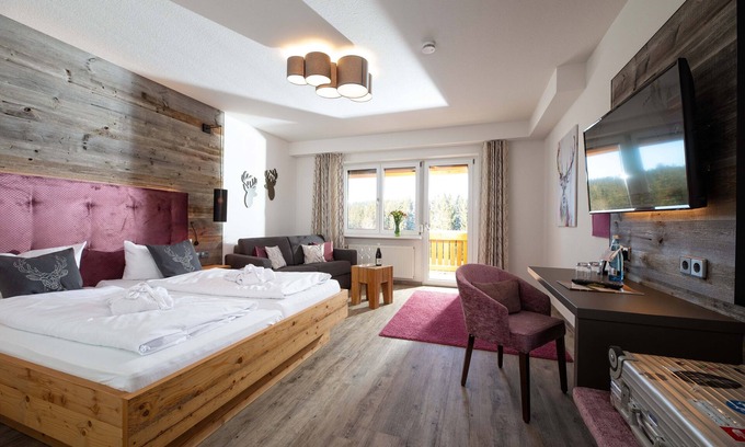 Furtwangen Apartment | Superior double room with balcony