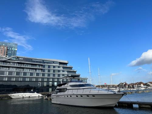 Southampton City Centre Boat Rental | SUPERYACHT ON TOWN QUAY MARINA, SOUTHAMPTON - Very close to city centre and cruise terminals - free parking included