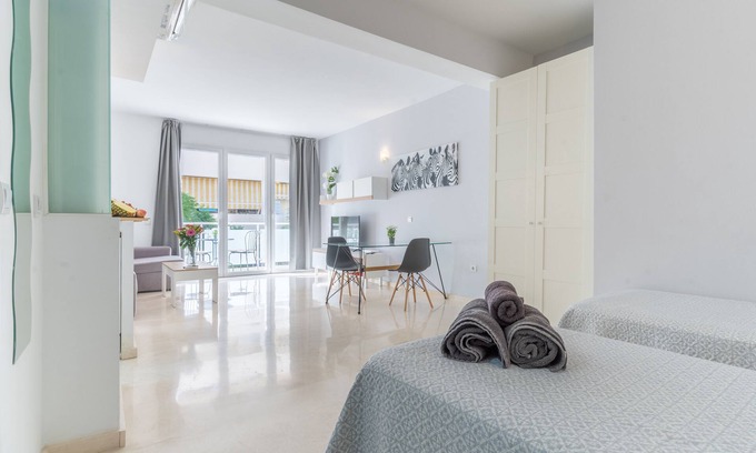 Fuengirola City Centre Apartment | Sur Suites Castillo