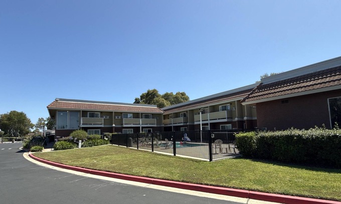 Sunnyvale Hotel | SureStay by Best Western Sunnyvale Silicon Valley