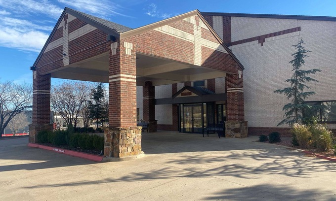 Edmond Hotel | SureStay Plus Hotel by Best Western Edmond