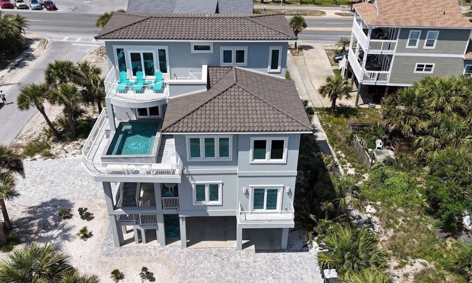 Villa Primera House | Surf and City 🏝️ Modern Luxury with Beach Access + Balcony Pool + Rooftop Deck