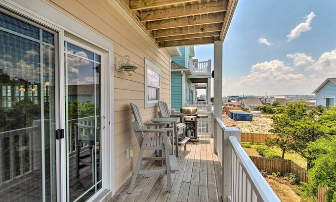 Surf City Cottage | Surf City Escape w/6 Decks: Steps To Beach